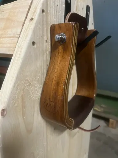 [MV3070] Stirrups Woody Woo